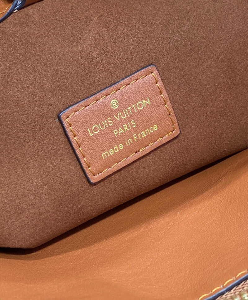 Louis Vuitton Lock It MM M22914 M22925